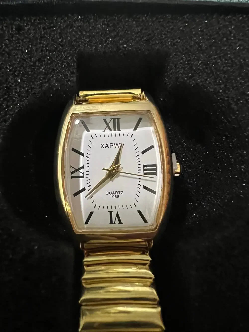 NIB Womens Vintage Gold Tone Elastic Expansion Band Watch Roman Numeral